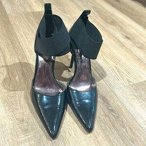 Carlos Santana 3 inch heel pointed toe